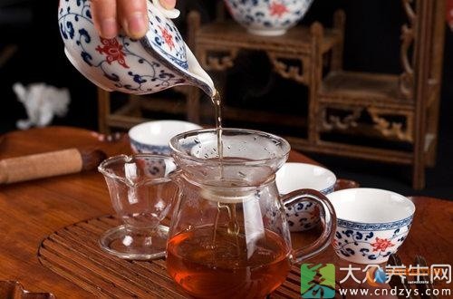 隔夜茶毒如蛇? 央視實(shí)驗(yàn)還清白